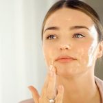 Cam Gibi Parlayan Cilt İçin 10 Etkili Yöntem